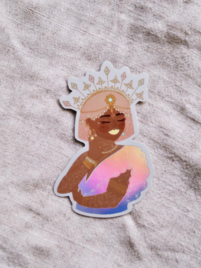 Sticker holographique "Hindila, the Golden Queen"