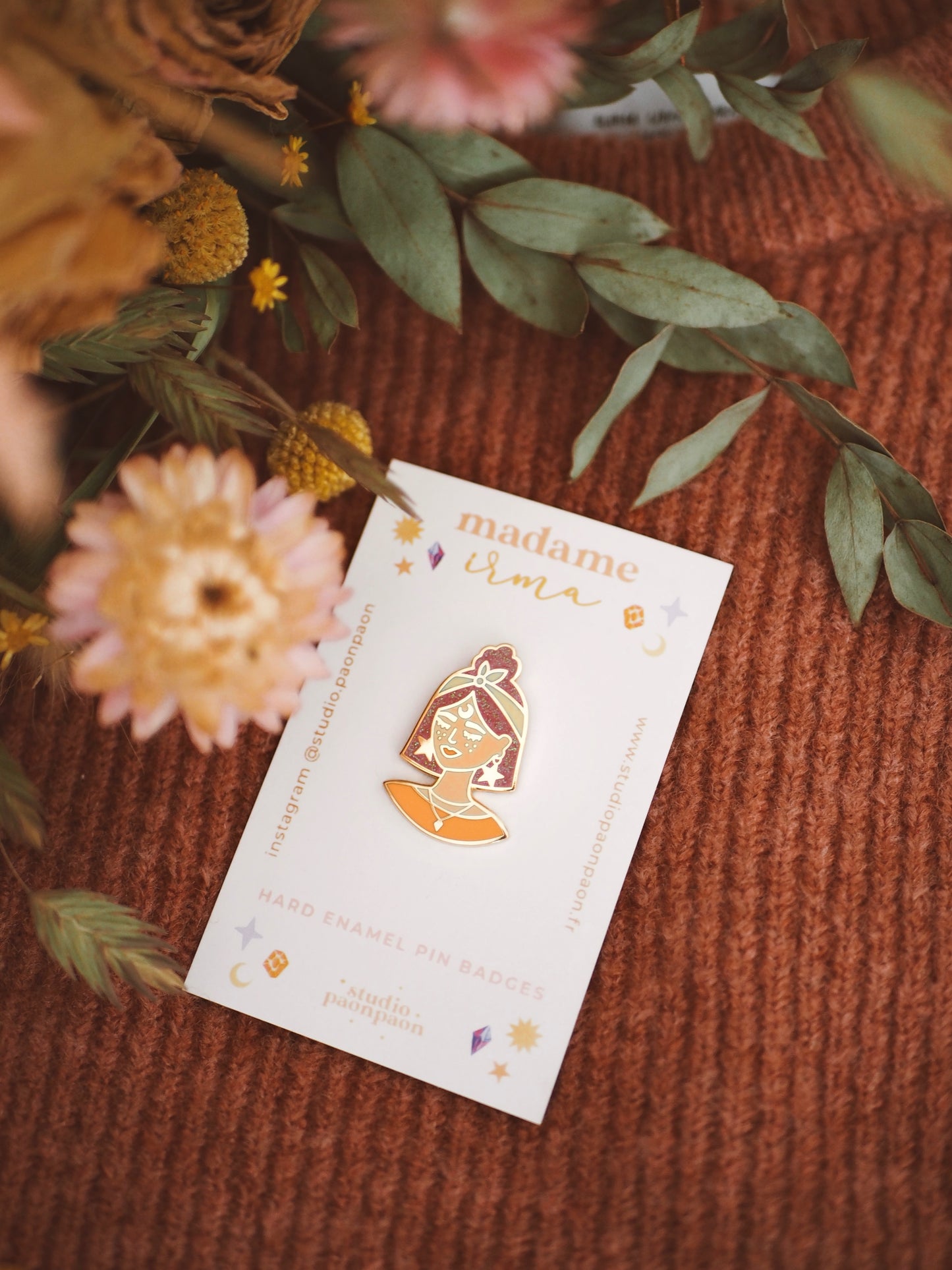 Pin's émaillé "Madame Irma" • lilas glitter