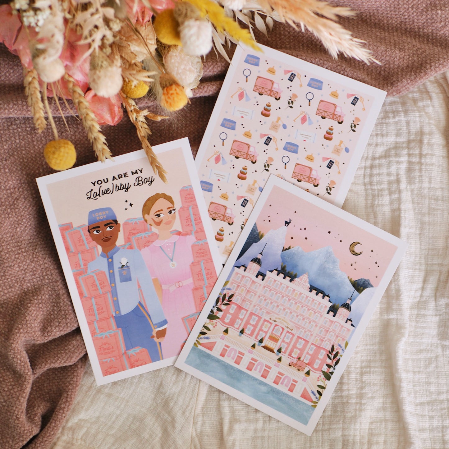 Lot de 3 cartes postales avec dorure "The Grand Budapest Collection"